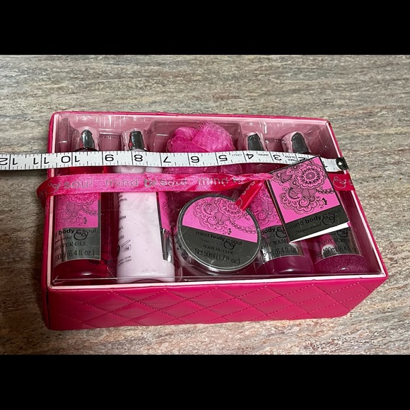 NIB Mind, body, and Soul Stargaze scented Bath and body set - Picture 10 of 16